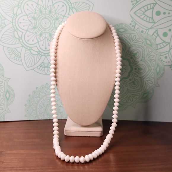 Vintage Crown Trifari White Saucer Beaded Necklace - Picture 2 of 4